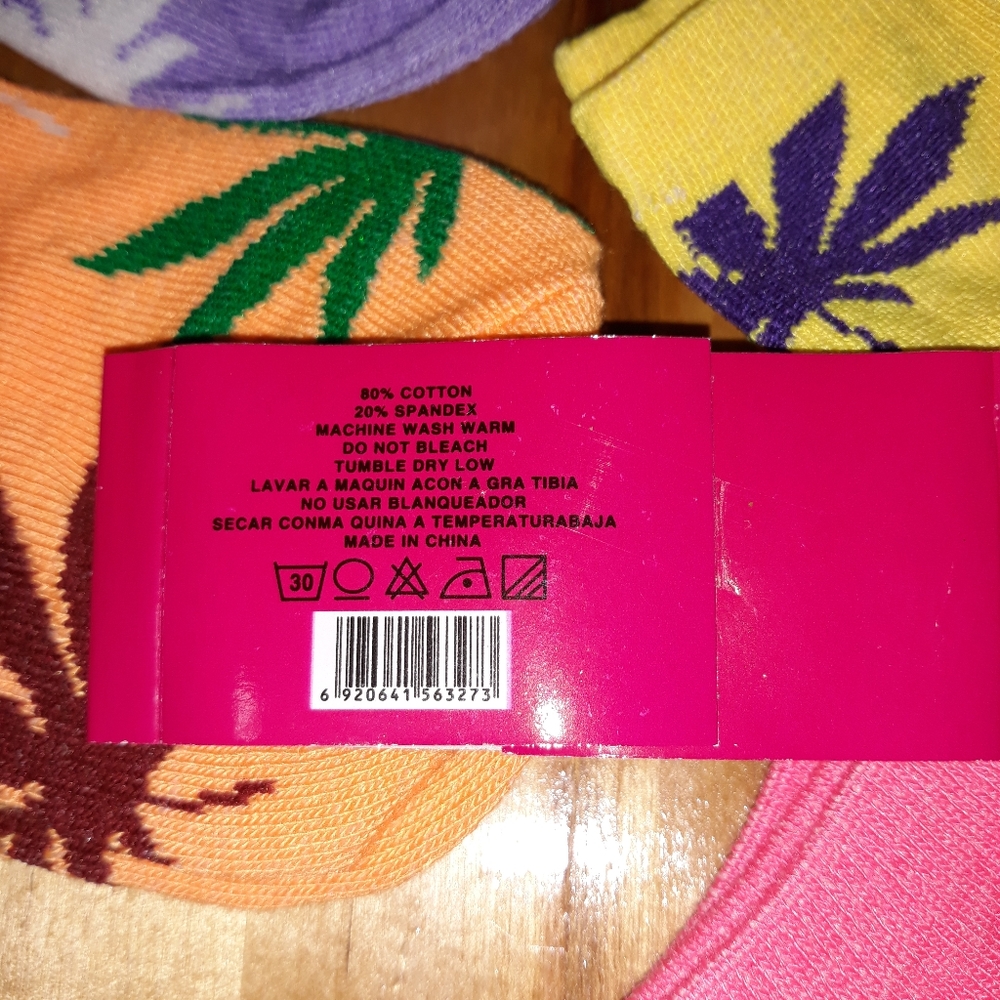 6 Pairs Cannabis Ladies Socks - Picture 3 of 5